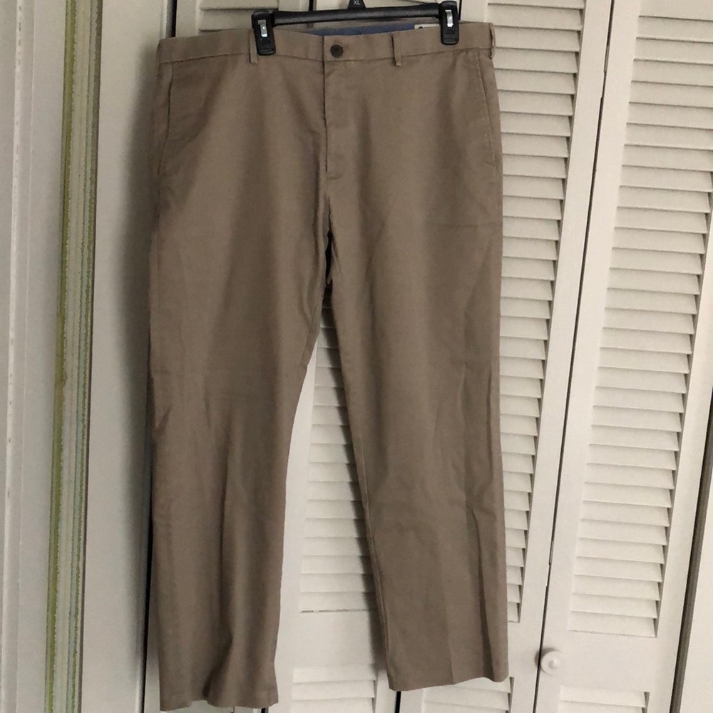 Men’s dress pants Haggar clothing brand size 40x32 khakis, button closure